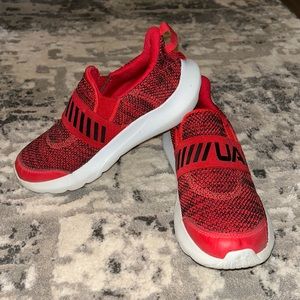 Boys Under Armour surge slide on tennis shoe in red.